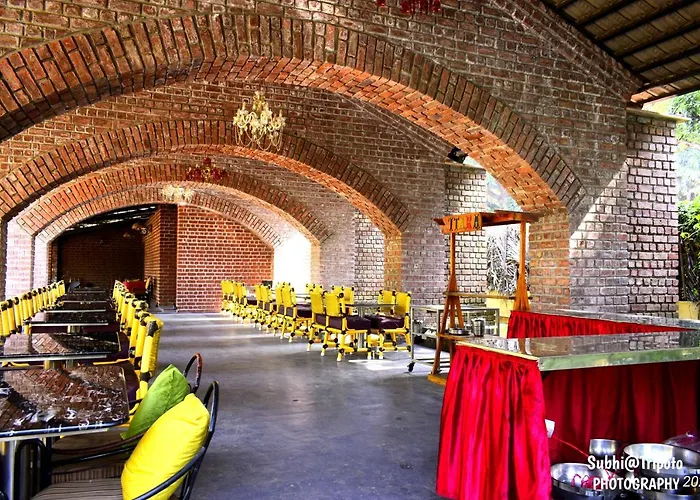Anandvan Holiday Homes, Wai